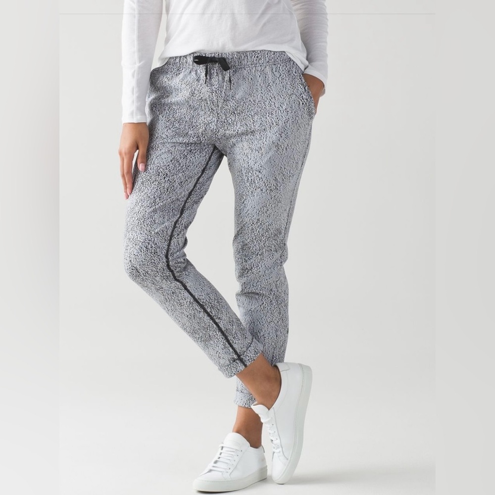 Lululemon | Jet Pant | Power Luxtreme Spray Jacquard White Black | Size 2
